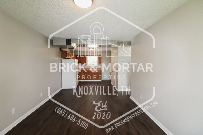 Building Photo - 1011 Clendenen Rd