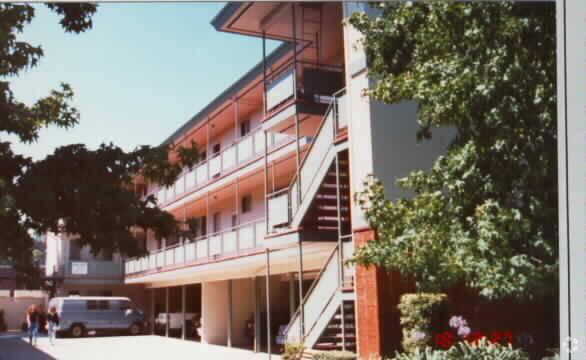 Building Photo - 129 Lorton Ave