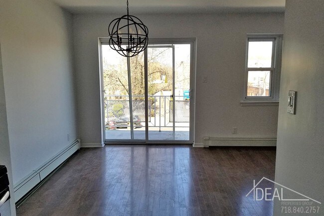 Foto del edificio - 72-15 Ditmars Blvd