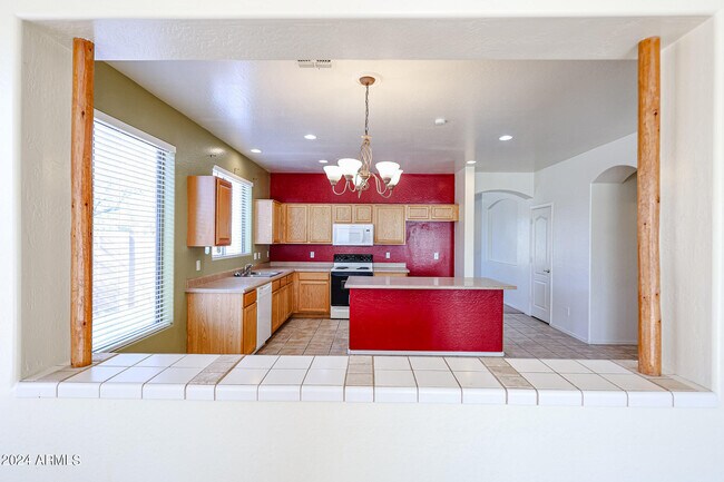 Building Photo - 11617 W La Reata Ave