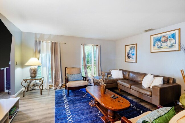 Foto del edificio - 247 Strawridge Rd