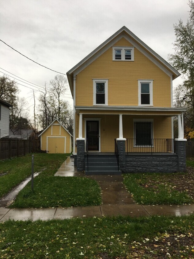 Primary Photo - Charming 4 bedroom, 1bath Nedrow w garage
