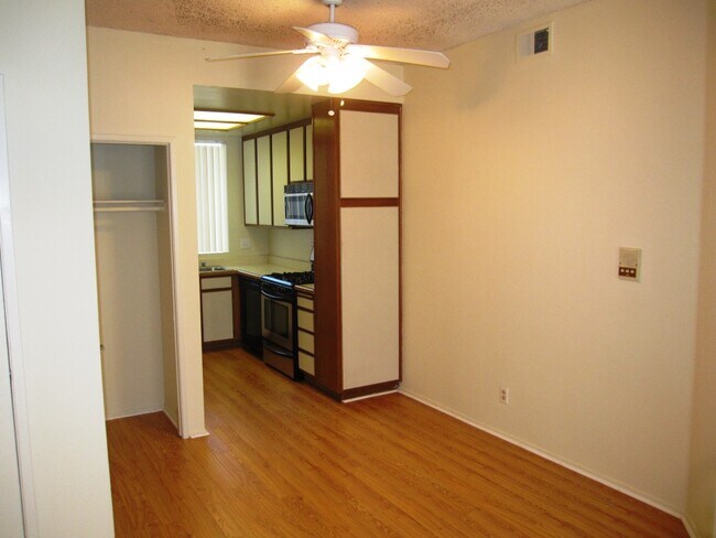 Building Photo - 10933 Huston St