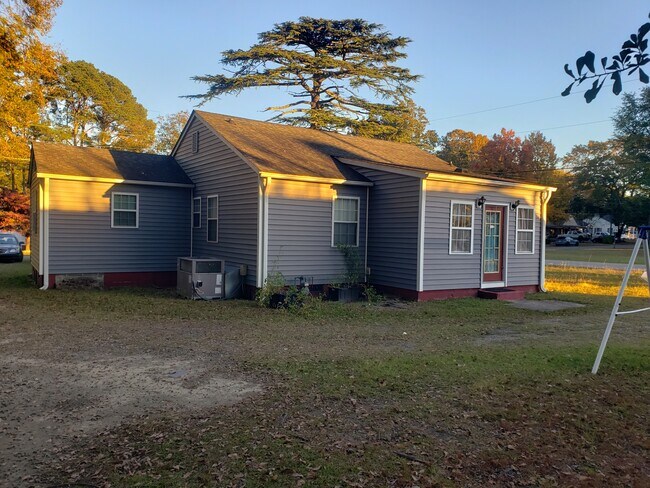 Building Photo - 303 N Wright St