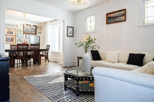 Foto del edificio - 4976 Lindenwood Pl