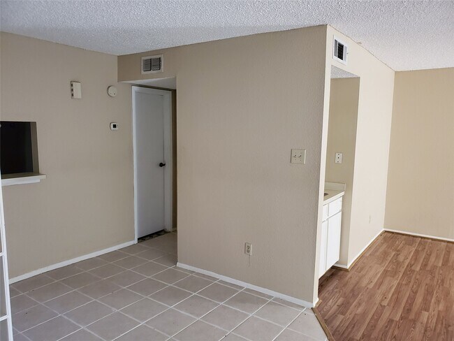Foto del edificio - 6701 Sands Point Dr