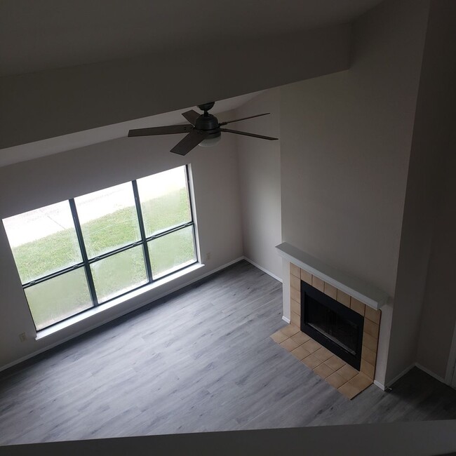 Building Photo - Gorgeous Duplex for rent in DeSoto!