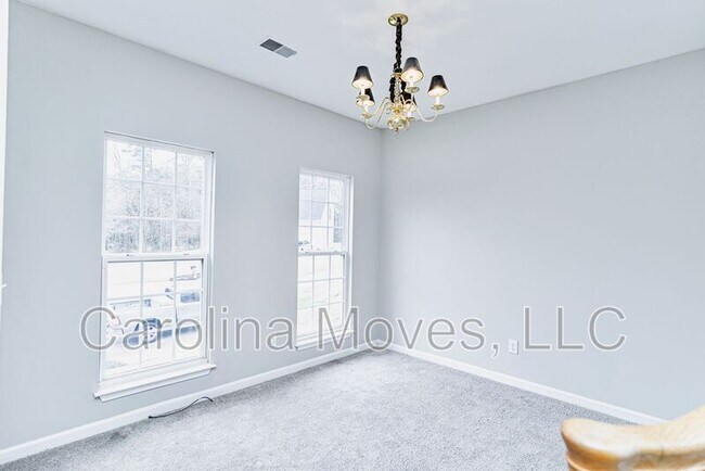 Building Photo - 4 Laurelberry Ln