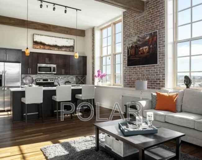 Building Photo - 154 Ave E