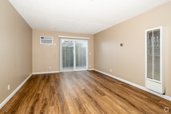 1BR, 1BA - 600SF - Living Room - Ella 1711