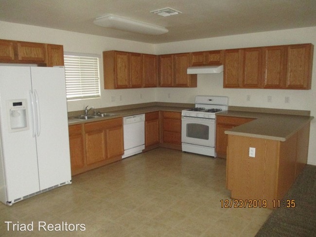Building Photo - 73590 Sunnyslope Dr