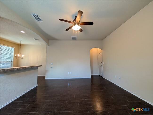 Building Photo - 622 Creekside Cir