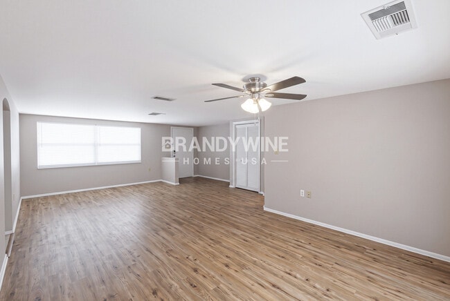Building Photo - 7815 Treasure Pointe Dr