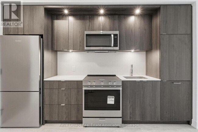 Photo du bâtiment - 25 Cordova Ave