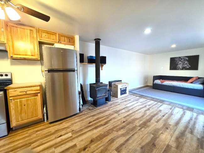 Foto del edificio - 8397 Golden Valley Blvd