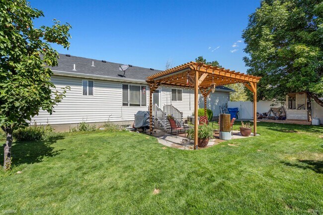 Building Photo - 4 br, 3 bath House - 1956 Airport Drive