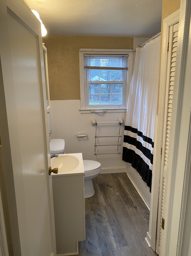 1st Floor full bath - 16 Beechwood Rd