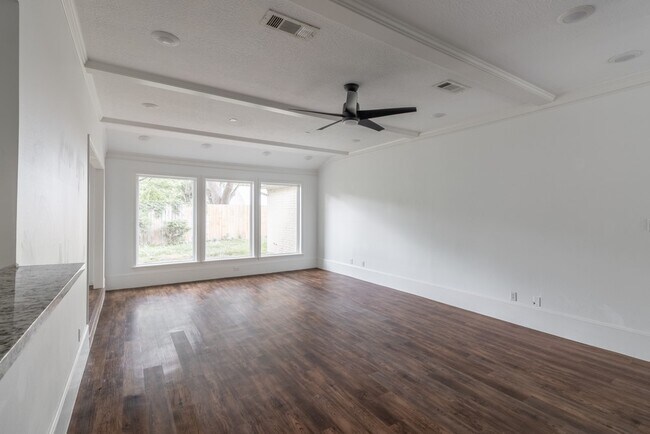 Foto del edificio - 17810 Cassina Dr