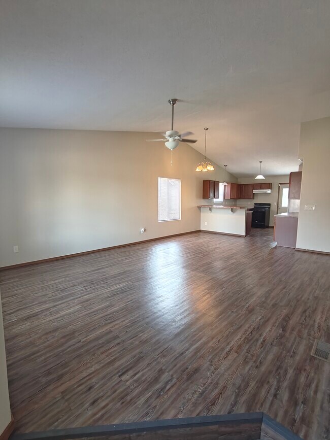 Building Photo - 9419 E 43rd St N