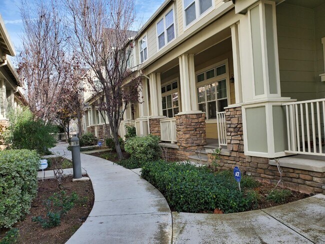 Building Photo - 317 Destino Cir