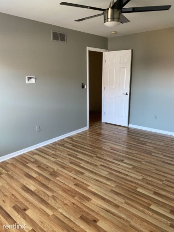 Building Photo - 2 br, 2.5 bath Condo - 825 Oakwood Dr.