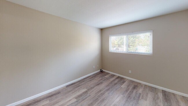 Foto del edificio - 1239 Drake Cir