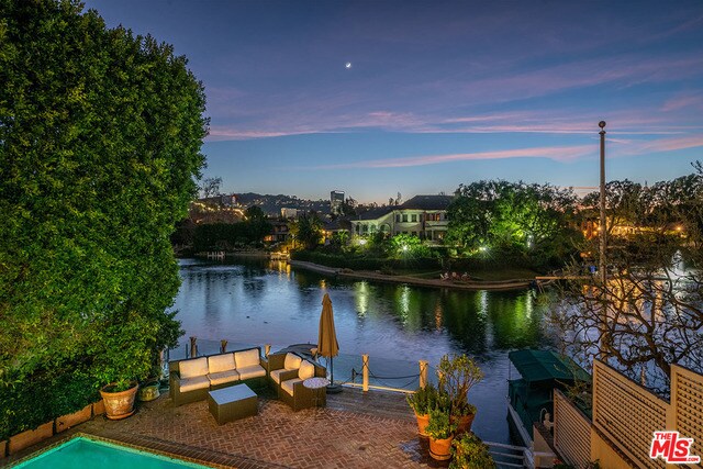 Building Photo - 10024 Toluca Lake Ave