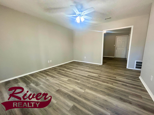 Building Photo - | $1475 | Beautiful 4-Bedroom, 2-Bedroom H...