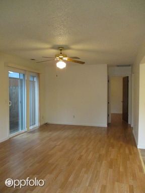 Building Photo - 946 Orient St