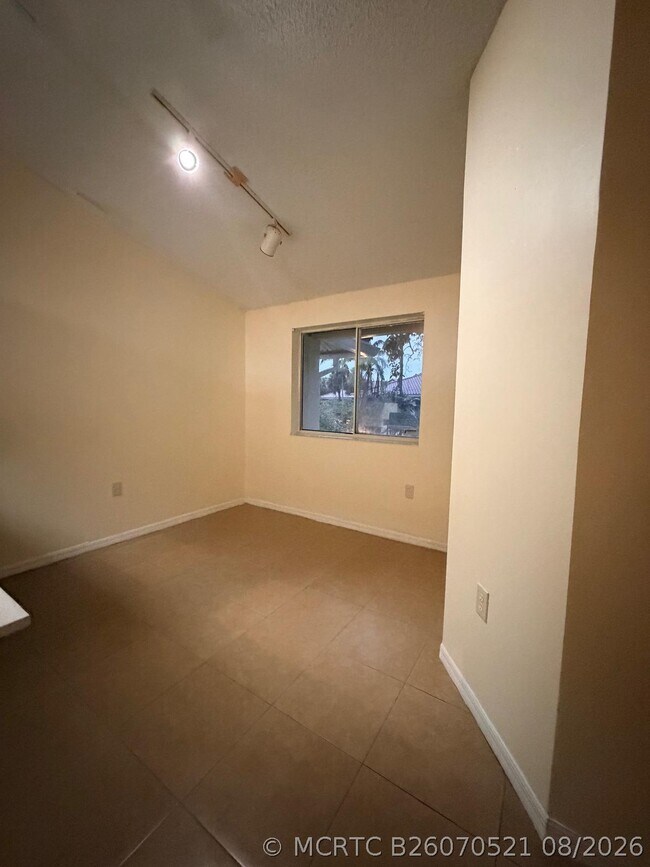 Foto del edificio - 21202 Glenmoor Dr