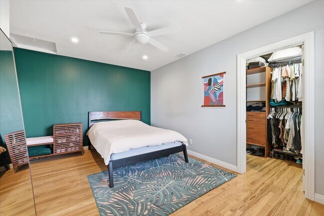 Foto del edificio - 4312 W 59th St