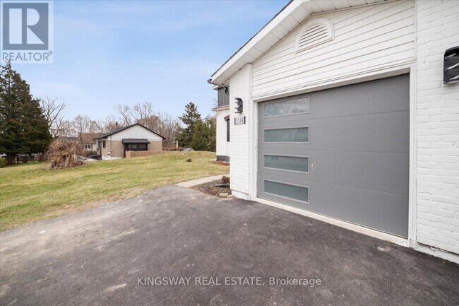 Building Photo - 1144 Fisher Ave