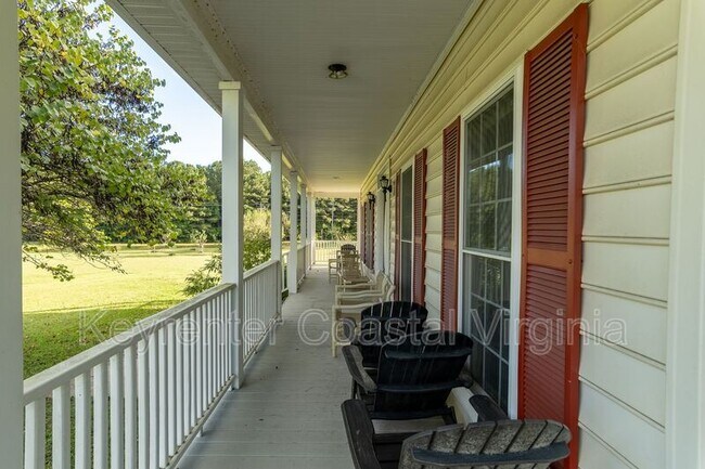 Foto del edificio - 15470 Turner Dr