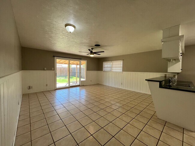 Building Photo - Welcome Home!! Make this home yours today!