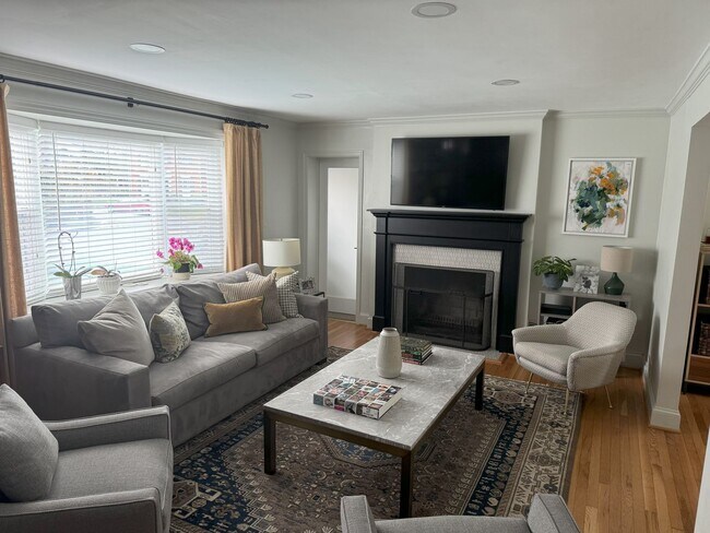 Foto del edificio - Charming Colonial in Prime Silver Spring L...
