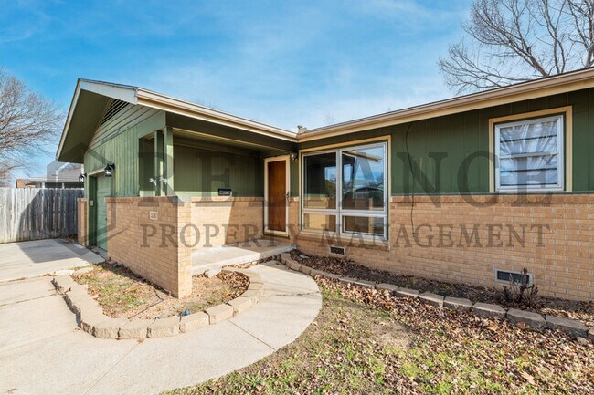 Foto del edificio - 3240 S Custer Ave