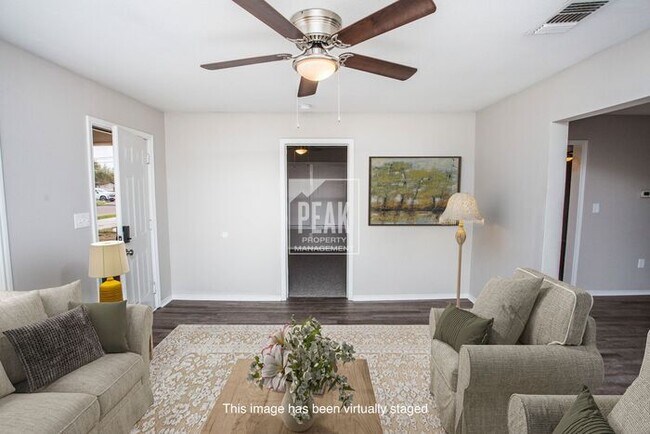 Building Photo - Holiday Special!!! Receive your FIRST MONT...