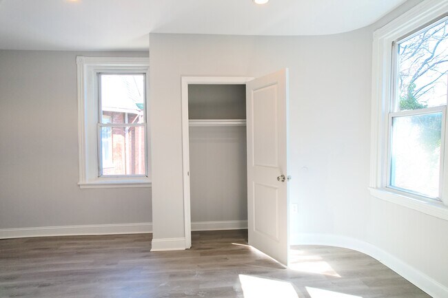 Foto del edificio - 134 E Washington Ln
