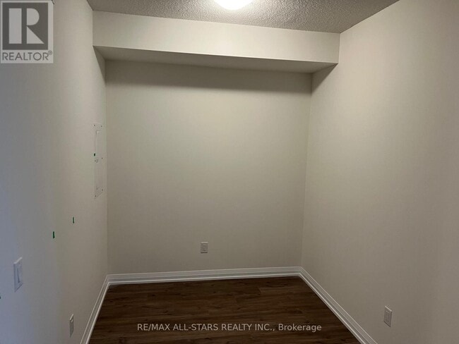 Building Photo - 3270 Sheppard Ave E