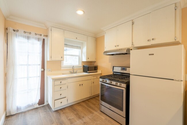 Building Photo - 17645 Peak Ave