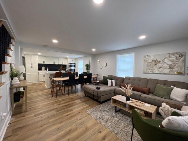 Building Photo - 24 Seth St