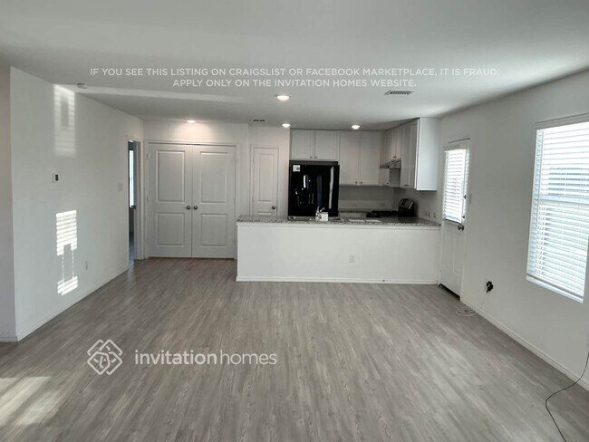 Foto del edificio - 6558 Runaway Row