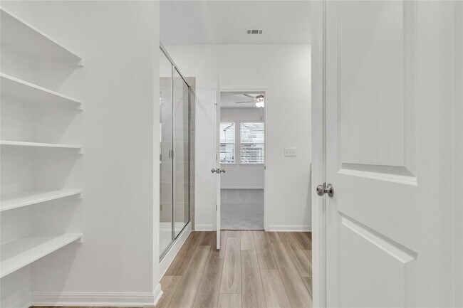 Foto del edificio - 5901 Jennifer Pasture Path