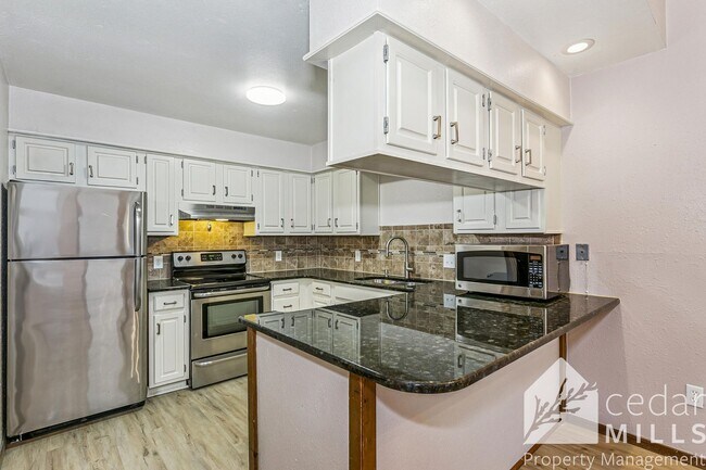 Building Photo - UPDATED 2 bedroom condo near Maize and Pawnee-Short Term Lease Option!