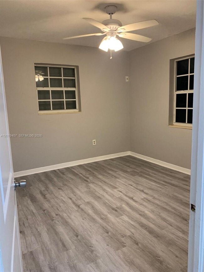 Foto del edificio - 1244 NE 149th St