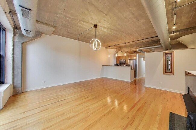 Foto del edificio - 1150 W 15th St