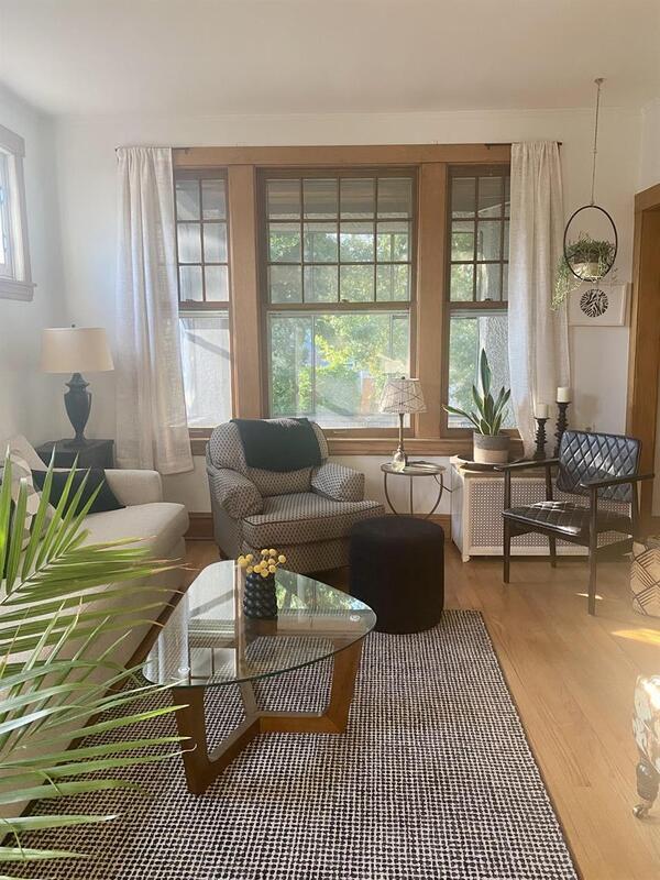 Building Photo - 5825 N Rogers Ave