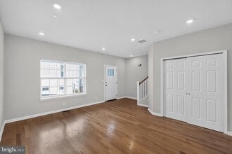 Building Photo - 1057 Easton Rd
