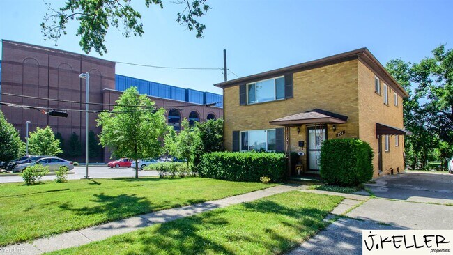 Building Photo - 2 br, 1 bath Duplex - 301 Potter Ave #2