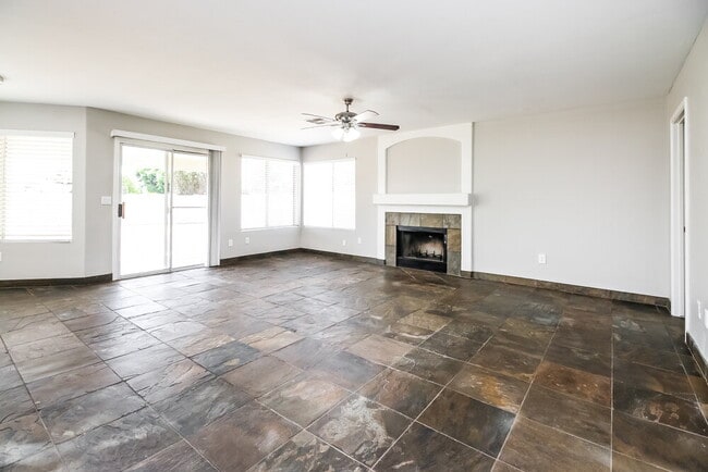 Building Photo - 927 E Glenmere Dr